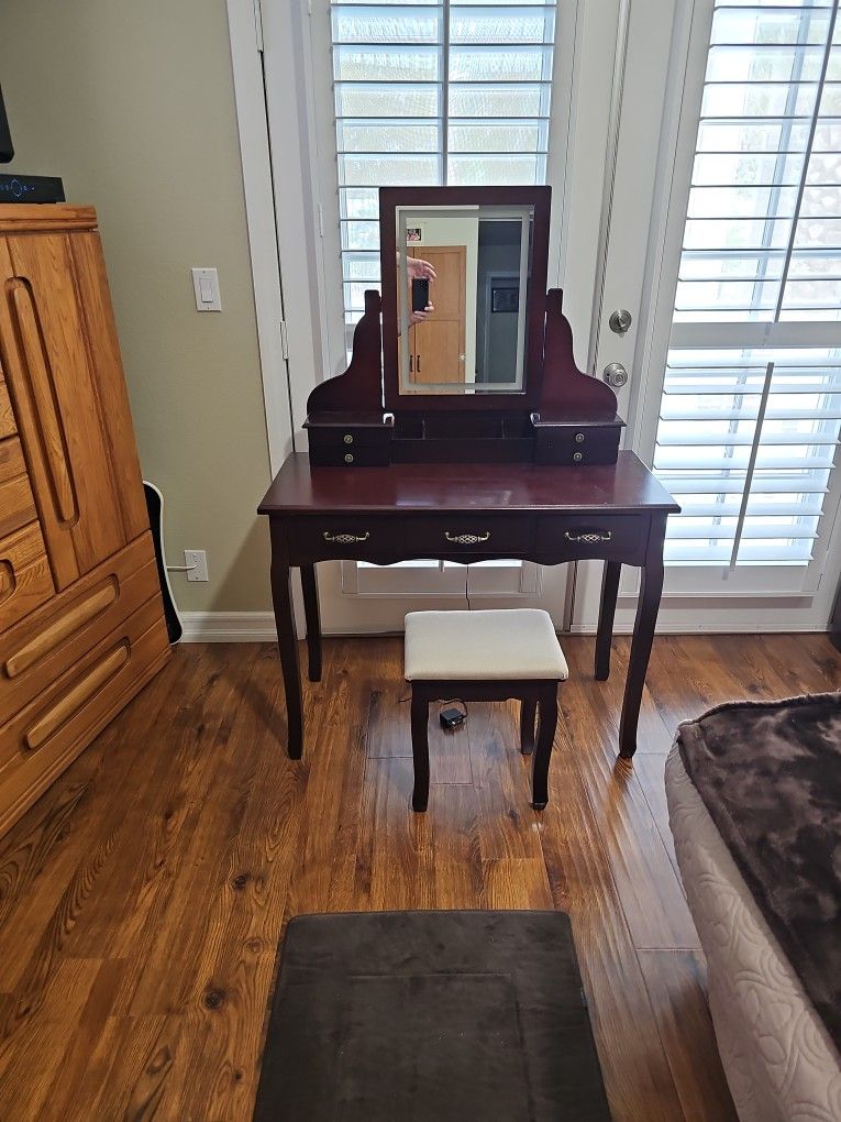 Vanity Desk and Seat