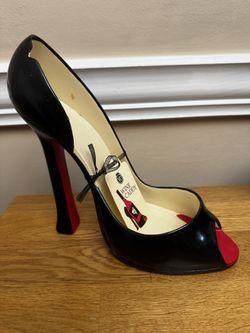 New Wild Eye Black High Heel Wine Bottle Holder (Chipped Inner)
