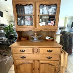 Cabinet / Hutch / Dishware Display