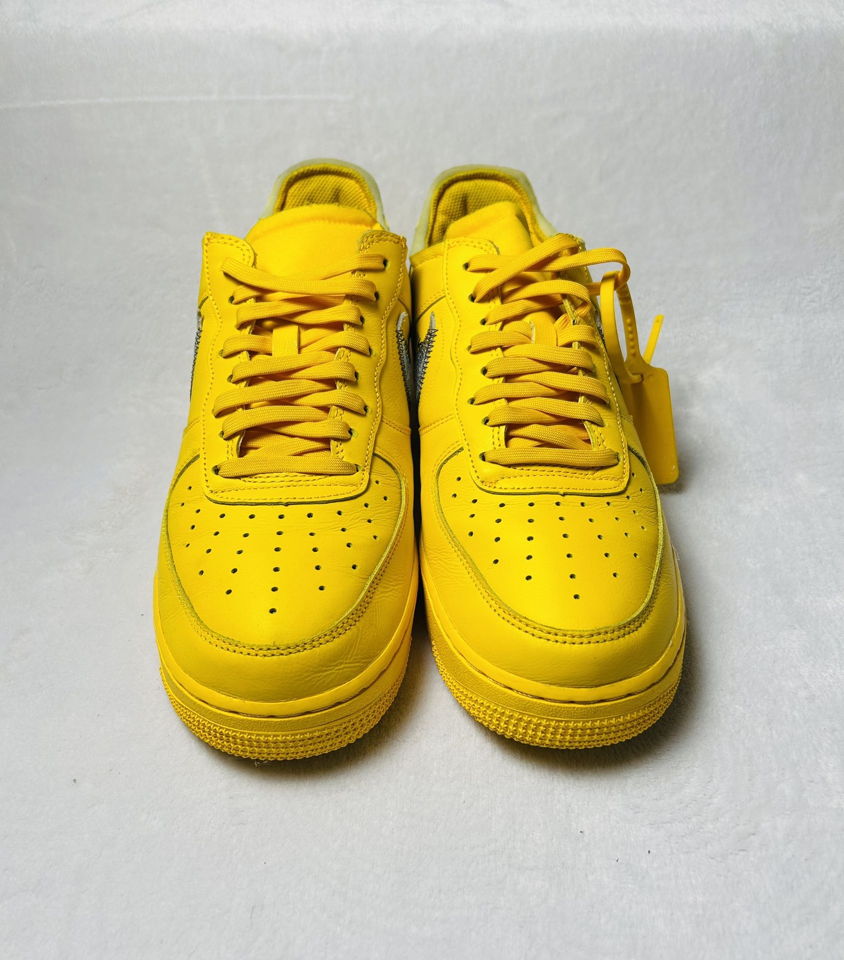 Nike Air Force 1 Off White “UNIVERSITY GOLD”