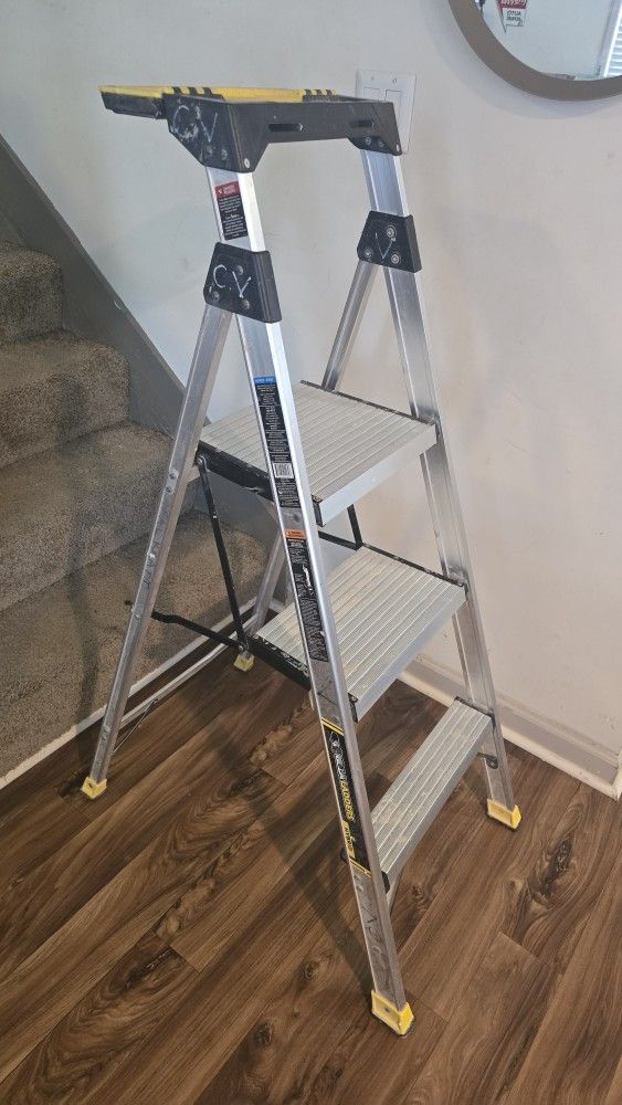 ladder Gorila Ladder 4ft 7" 250lb
