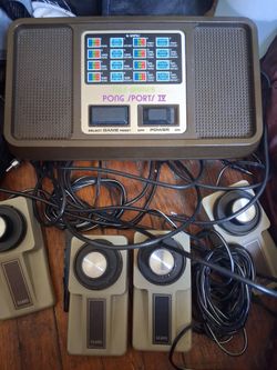Vintage pong sports IV video game with 4 controllers