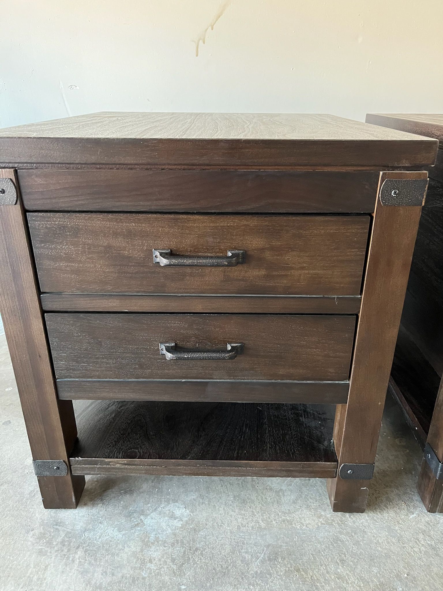 2 Nightstands And tv Stand 