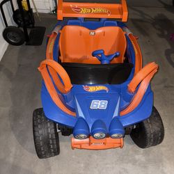 Power Wheels Hot Wheels Racer Battery-Powered Ride-on 12 V