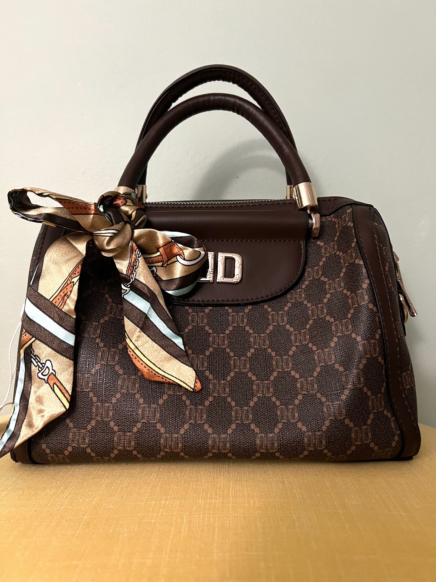 Beautiful Design | Steal Deal – Brown Mesh & Faux Leather Handbag