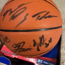 La Clippers Signed Basketball and 1 Not Signed 2- Balls Total
