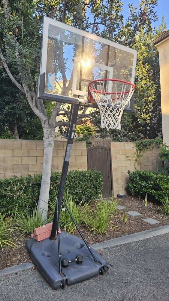Spalding Basketball Hoop