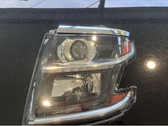 Chevrolet Tahoe Suburban Right and left  Side Headlight Luz Derecha Pasajero 2015 2016 2017 2018 2019 2020