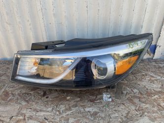 2015-2018 Kia Sedona Headlight Left/Driver Halogen projector W/LED Accents OEM