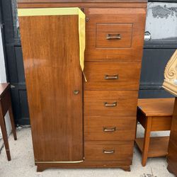 Old Dresser