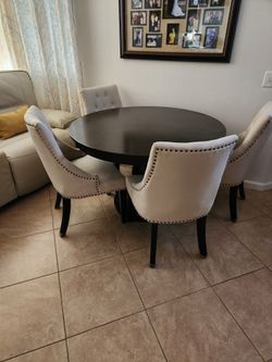 Beautiful 5 Piece Dining table and chairs
