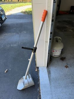 Beach Scoop With Raptor Handle