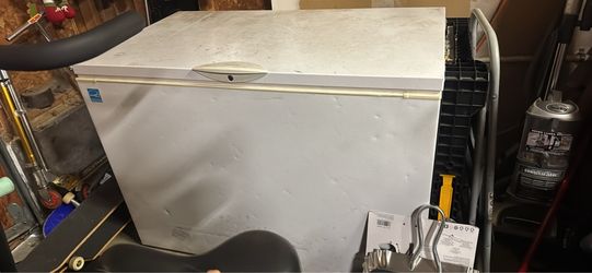Frigidaire 14.8 Cu Ft Chest Freezer — Works Great — $200 OBO — available 9/29