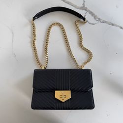 Prada Black Soft Calf Chevron

Impunture Turn Lock Chain Crossbody Bag