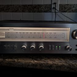 Concept 2.5 Vintage Stereo Receiver w/ Wood Case – Working
