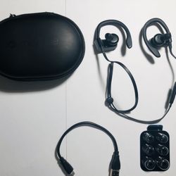 Powerbeats3 Wireless Earphones - Black w/mophie charging case