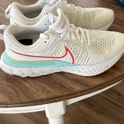 Nike Flyknit running shoes size 11.5