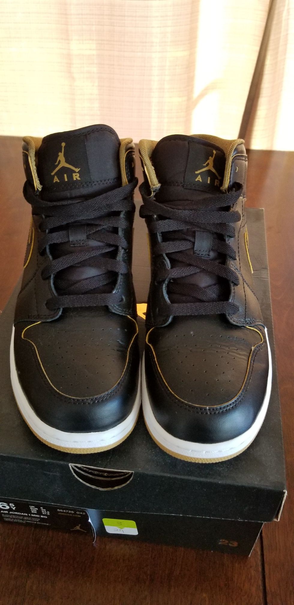 Womans jordans size 6.5