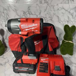 Milwaukee high torque impact 1/2 m18 fuel con batería 8.0 forge and charger