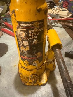 Performance Tool 6 Ton Hydraulic Bottle Jack