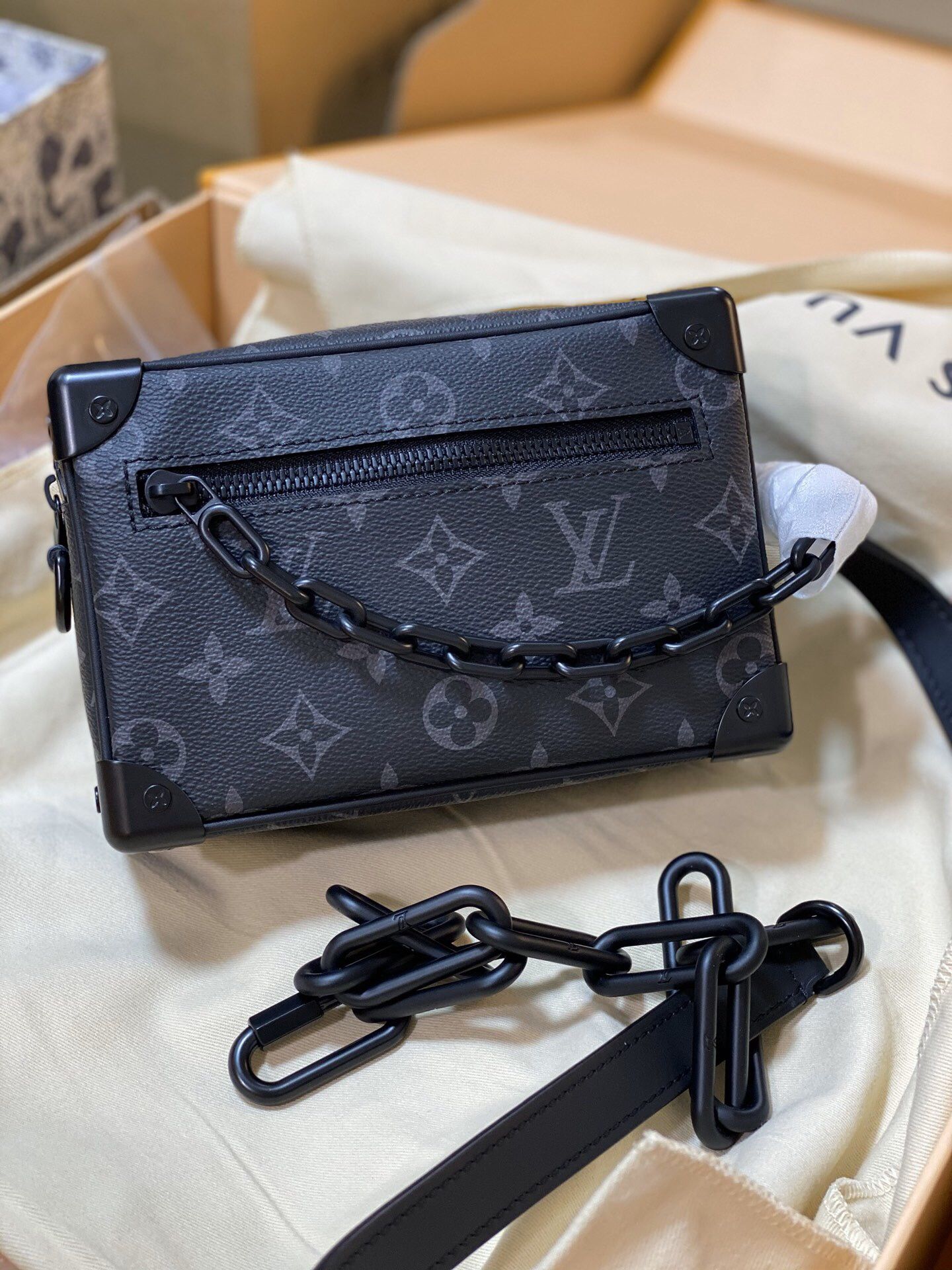 Menโs Louis Vuitton Bag
