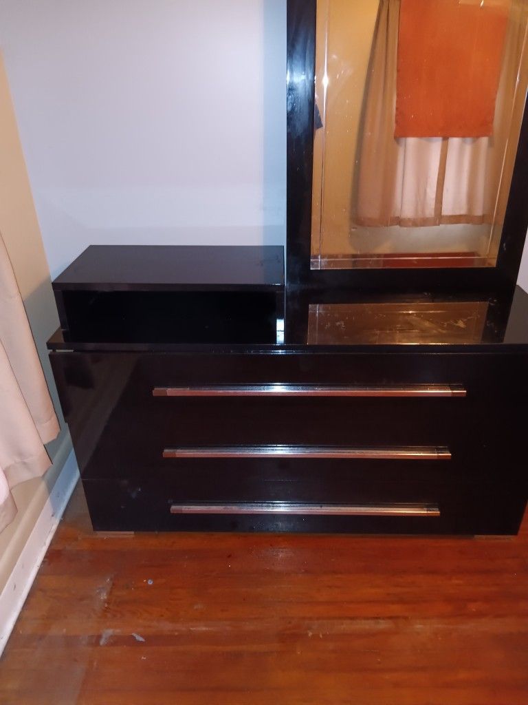 Dresser with mirror