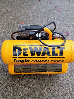 DEWALT 4.0-Gallon Portable Electric  Twin stack Air Compressor Oil Lubricated Pump 