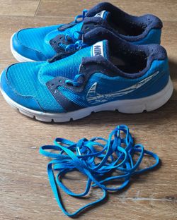 Blue Nike Shoes (Size 7.5 Women's; 6 Men's)