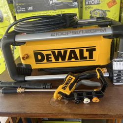 DEWALT 2100 PSI 1.2 GPM Cold Water Electric Pressure Washer