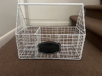 Wire basket with chalk plate
