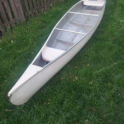 17' Fiberglass Canoe
