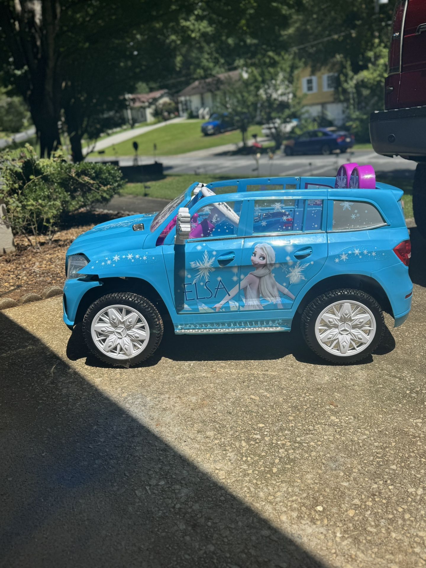 Frozen Mercedes-Benz Ride-On Car