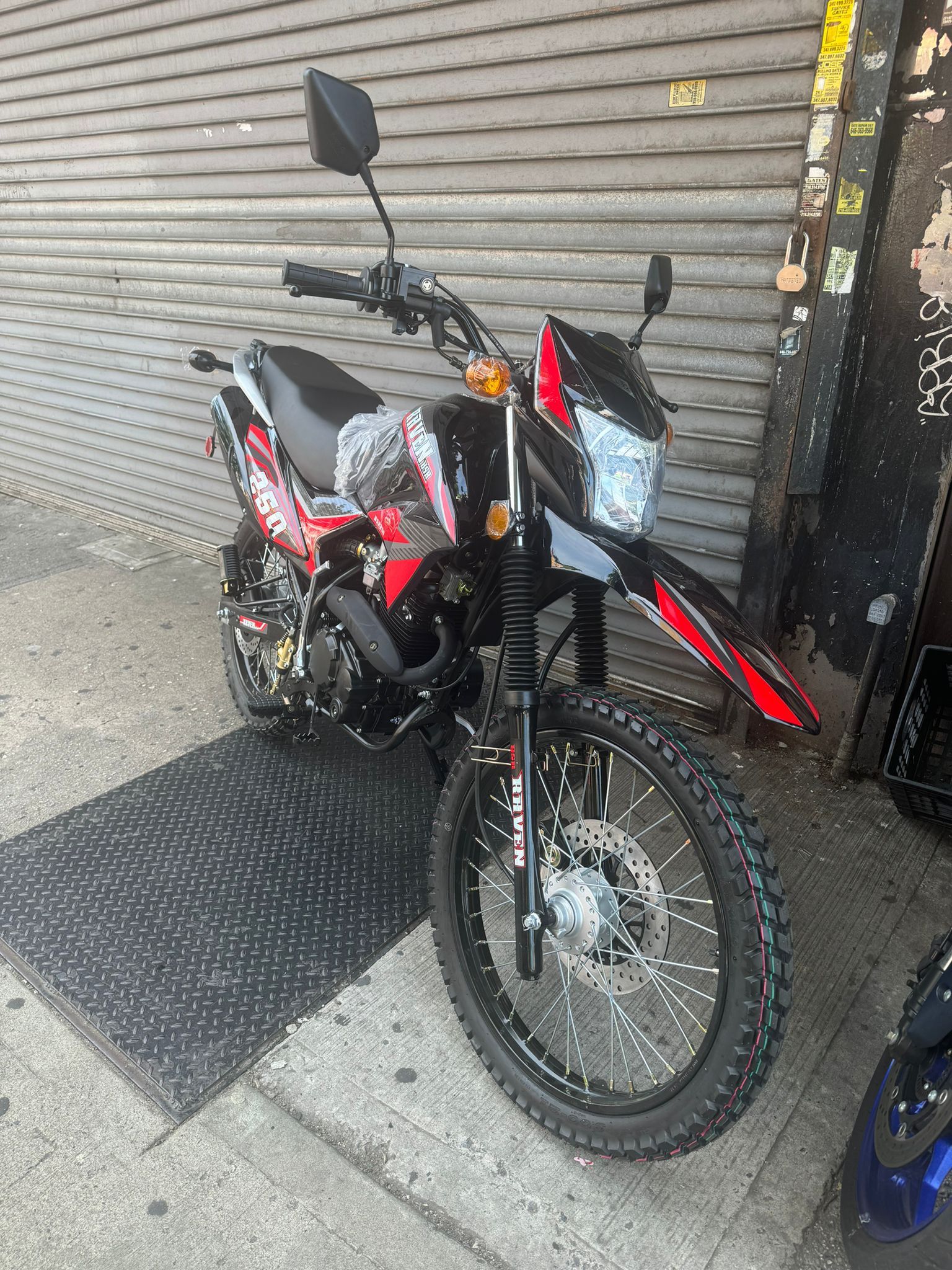 Brand New Raven 250cc Street Legal Manual Dirt Bike