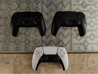 PS5 controller(s)