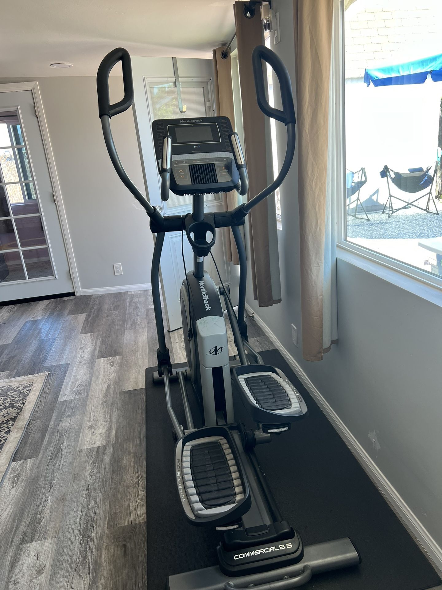 Cardio Training / Elliptical Trainers / NordicTrack Commercial 9.9