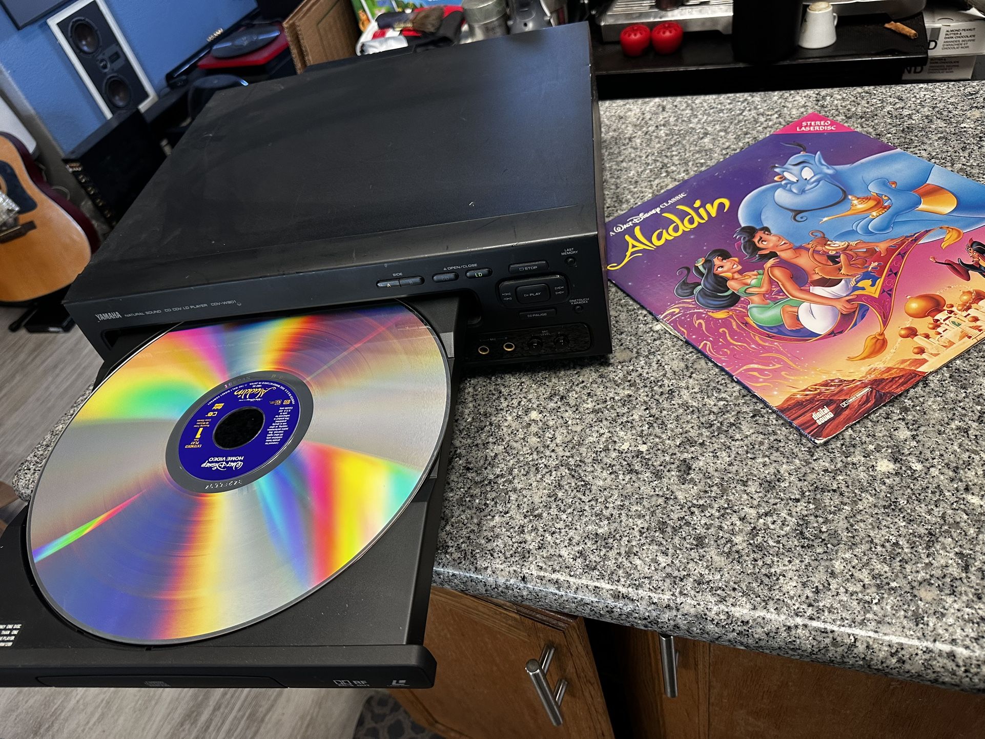 YAMAHA CDV-W901 Laser Disc Player