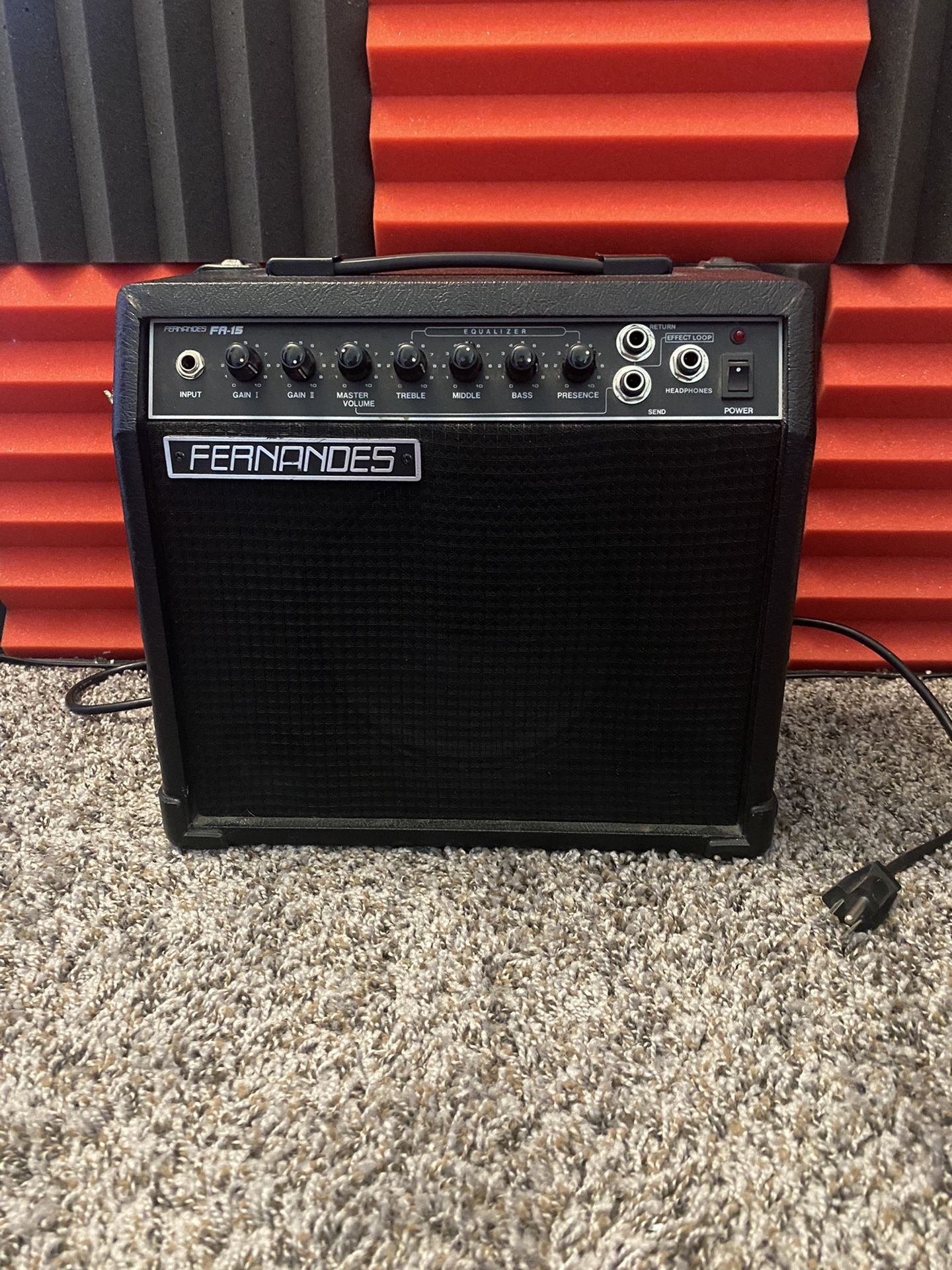 Guitar Amp / Combo / Speaker: 8inch / Output: 3W (RMS) 26W (PEAK) /
