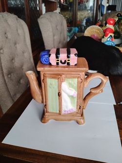World Bazaar novelty teapot