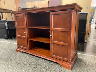 Traditional Solid Wood Side Hinge 2-Door Media Console