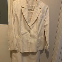 BLAZER AND SKIRT SET . SIZE 10