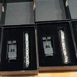 Woman's bracelets pack of 4 for $35 / silver and gold color/ brand new  👍 / see description 👍