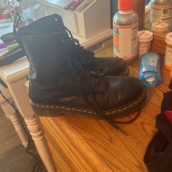 doc marten boot size 8 worn twice 
