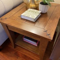 Like New End Table / Side Table / Nightstand (x2) 