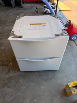 2 White Laundry Storage Pedestals