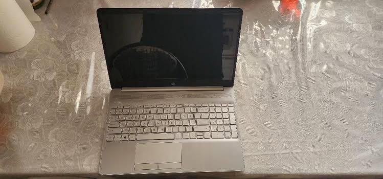 Laptop hp model 15-gw0022od