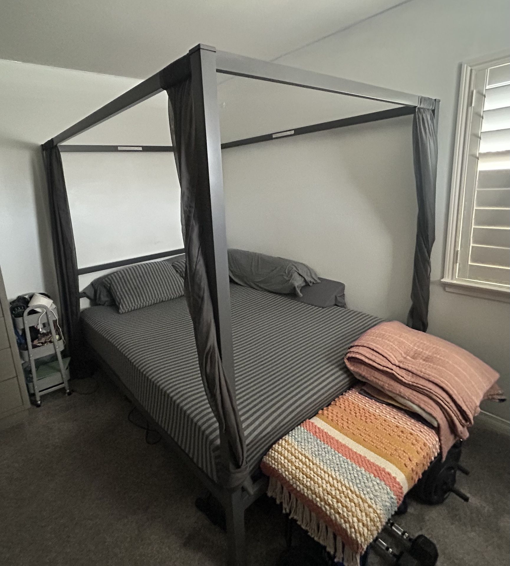 Full Size Bed Frame no Mattress