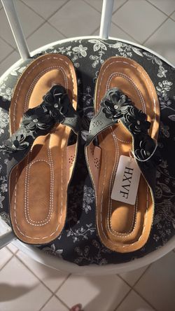Women’s low sandals