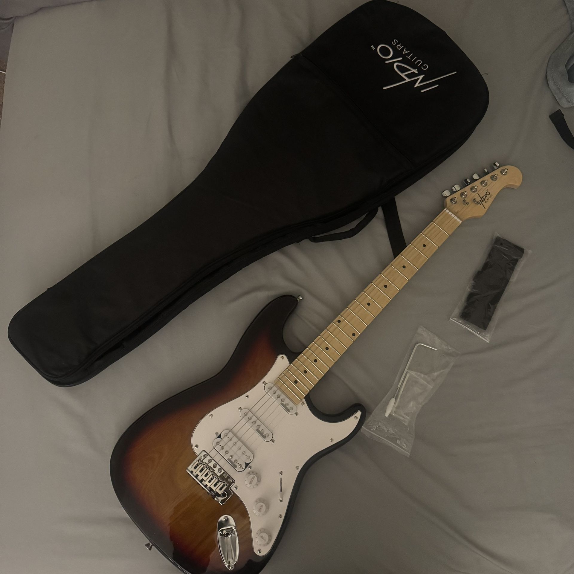Strat-style Indio Cali HSS DLX Plus 