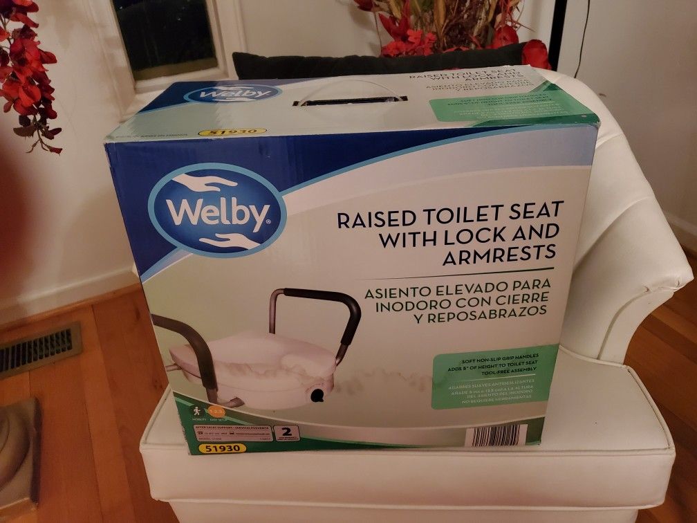 Welby Raised Toilet Seat With Lock