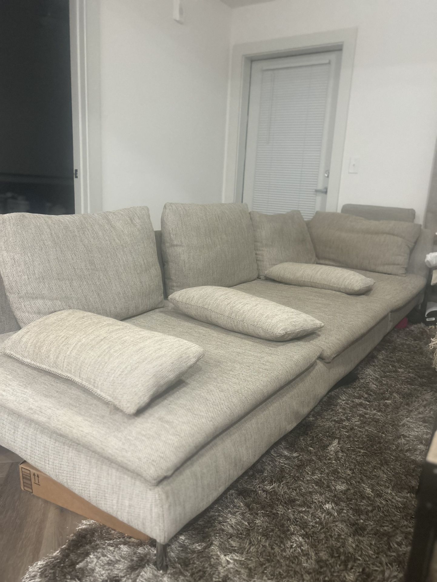 Modern Gray Sectional Sofa – Comfortable & Stylish